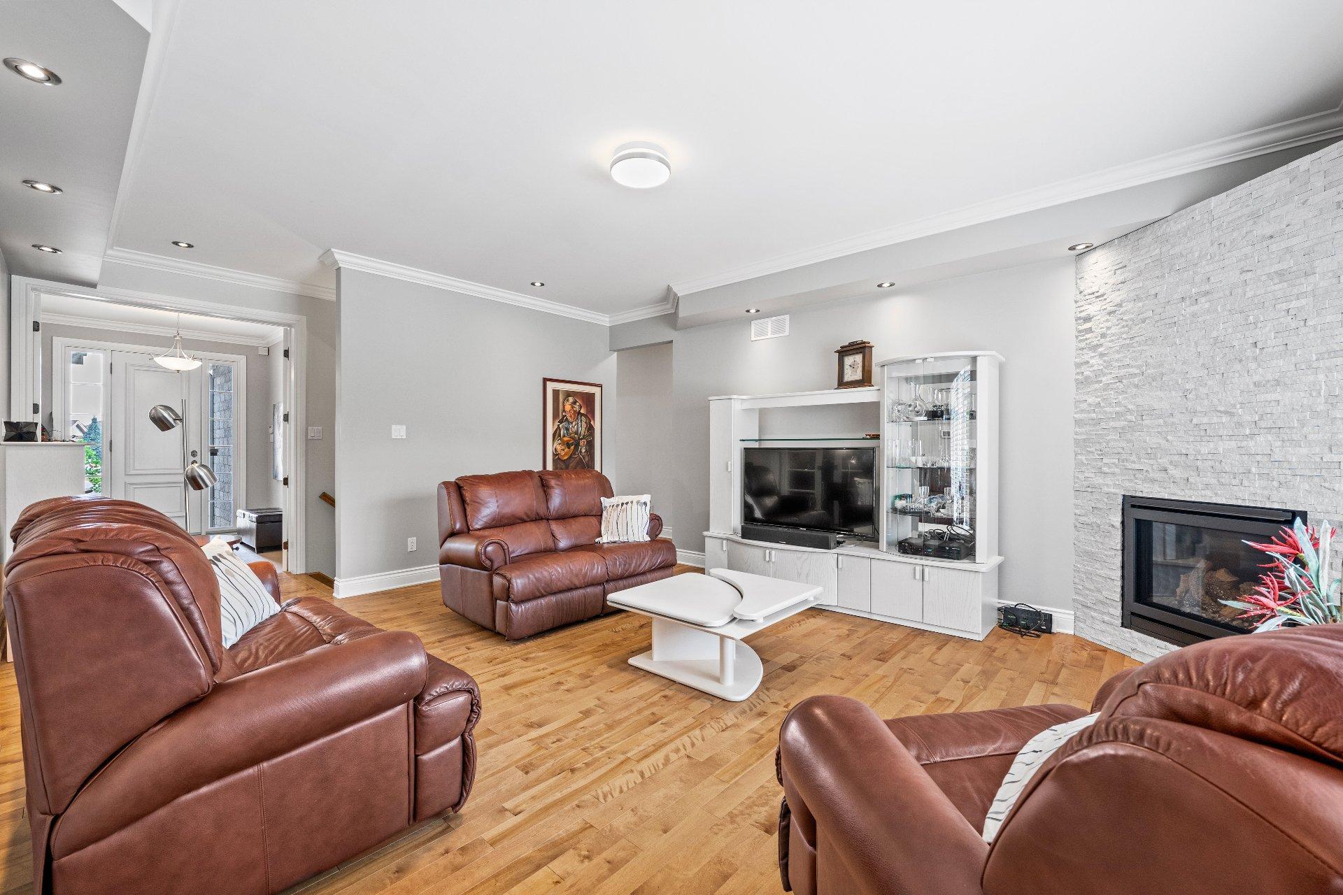 









198


Rue Brossard

,
Saint-Constant,




QC
J5A0B4

