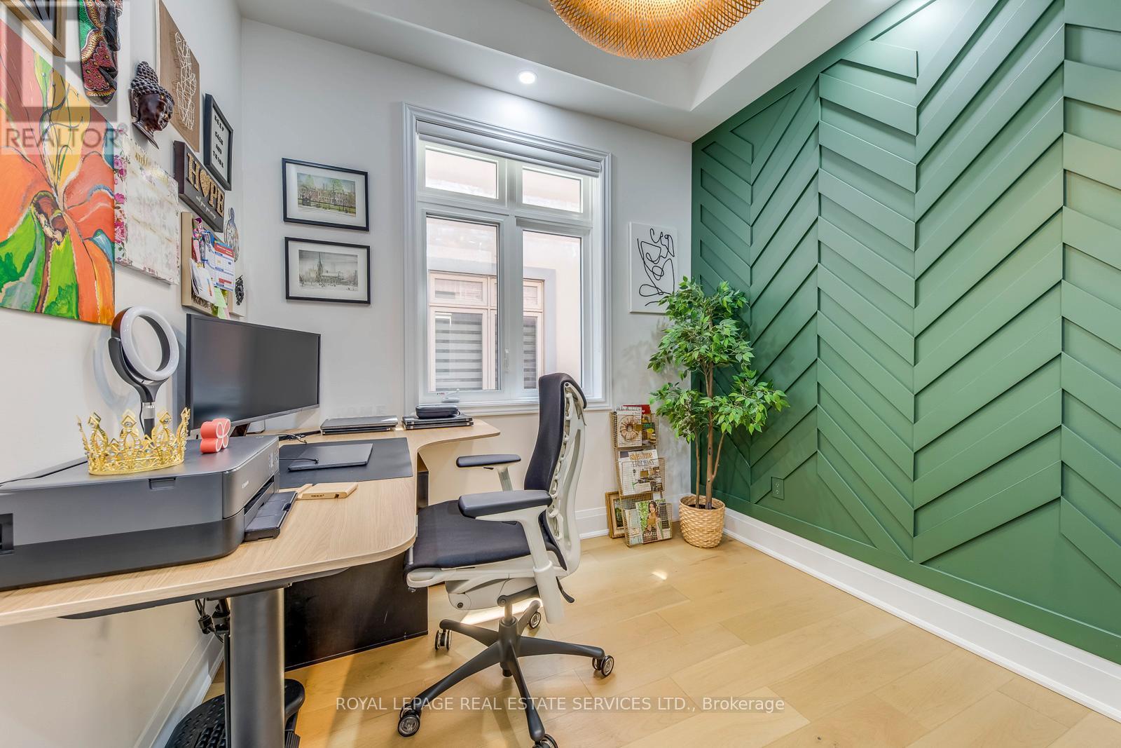 












3450 POST ROAD

,
Oakville,




Ontario
L6H0Y9

