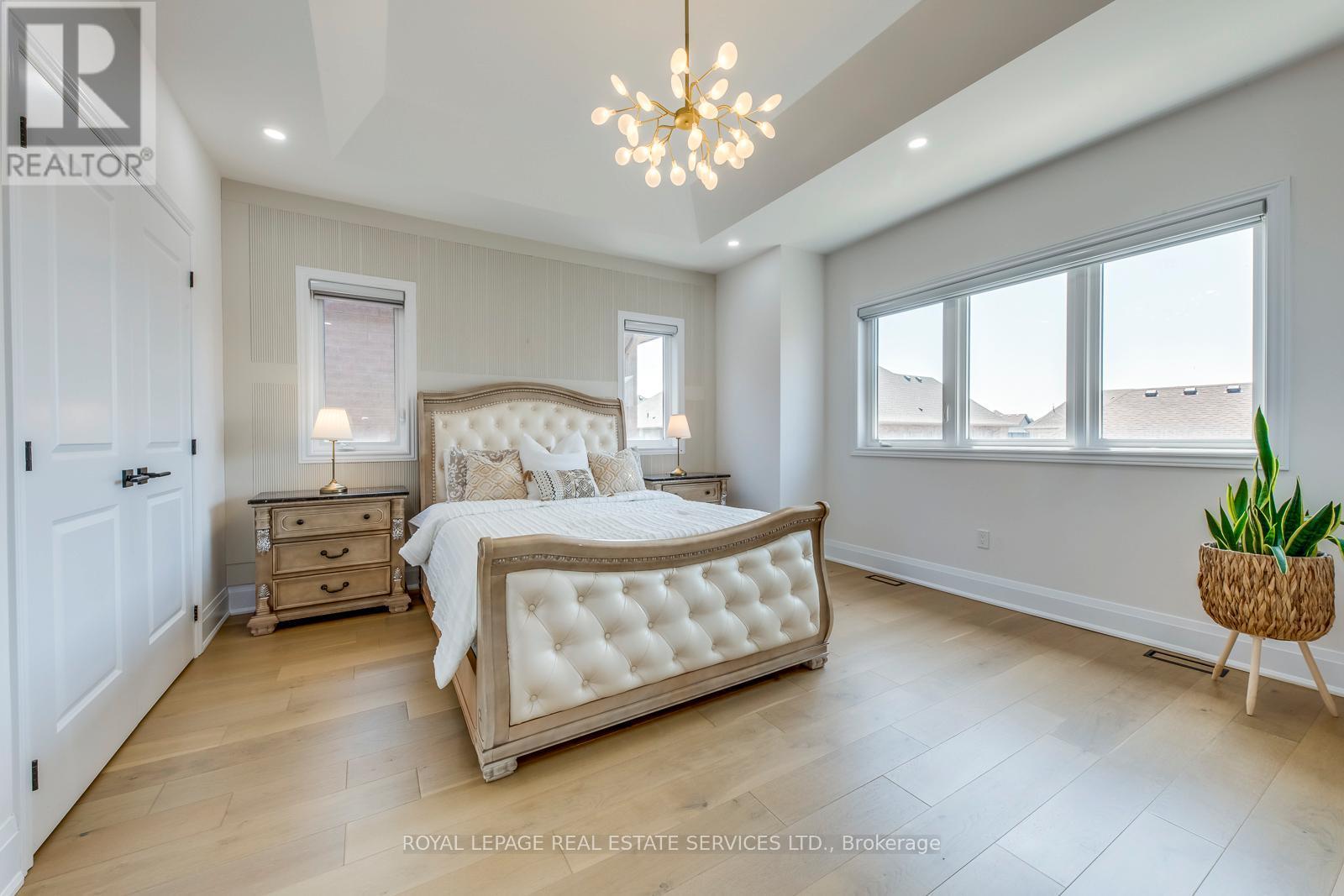 












3450 POST ROAD

,
Oakville,




Ontario
L6H0Y9

