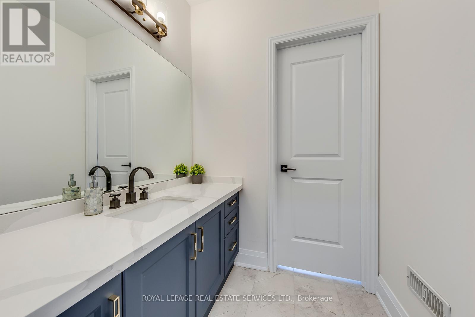 












3450 POST ROAD

,
Oakville,




Ontario
L6H0Y9

