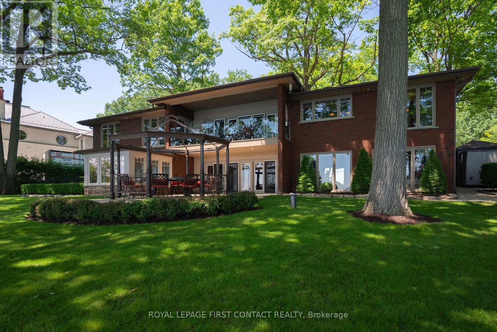 












13 GEORGINA DRIVE

,
Oro-Medonte,




Ontario
L4M1E9

