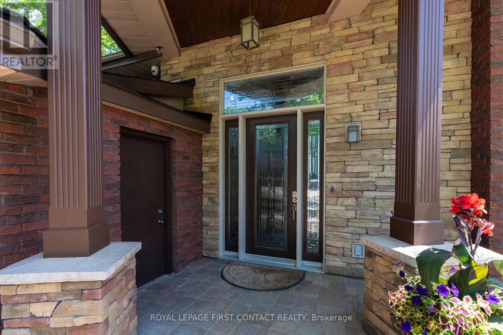 












13 GEORGINA DRIVE

,
Oro-Medonte,




Ontario
L4M1E9

