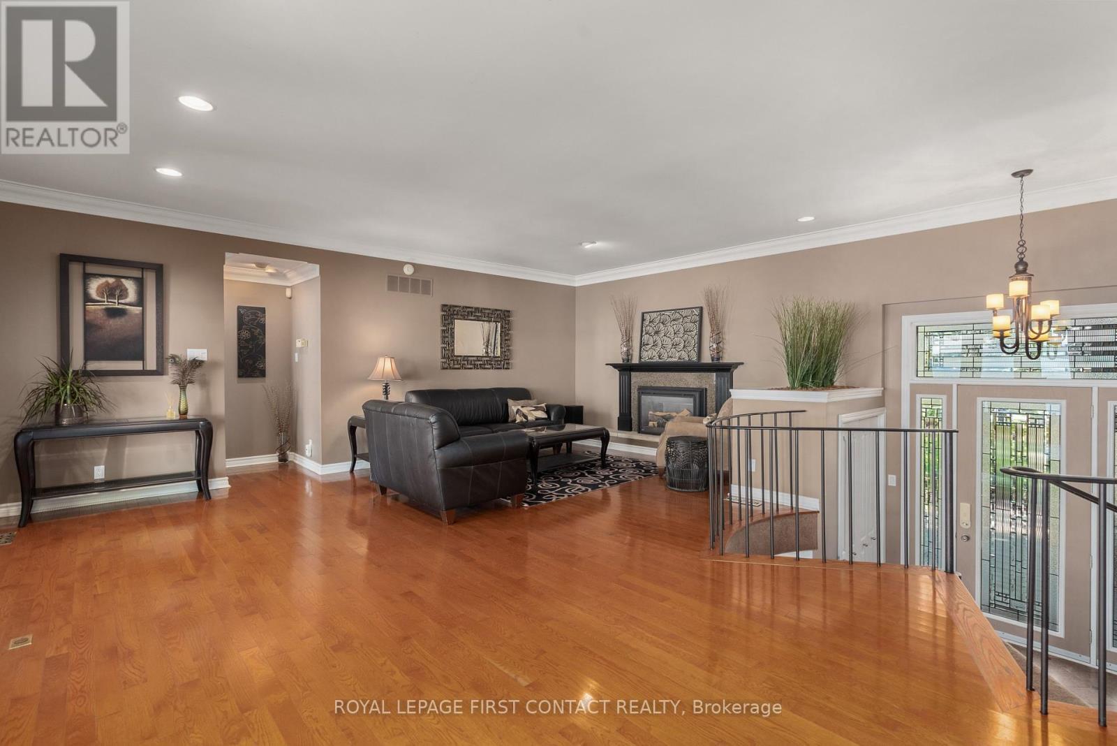 












13 GEORGINA DRIVE

,
Oro-Medonte,




Ontario
L4M1E9

