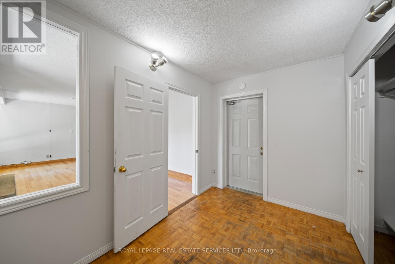 












3 ASHMILL COURT

,
Toronto,




Ontario
M9A4T7

