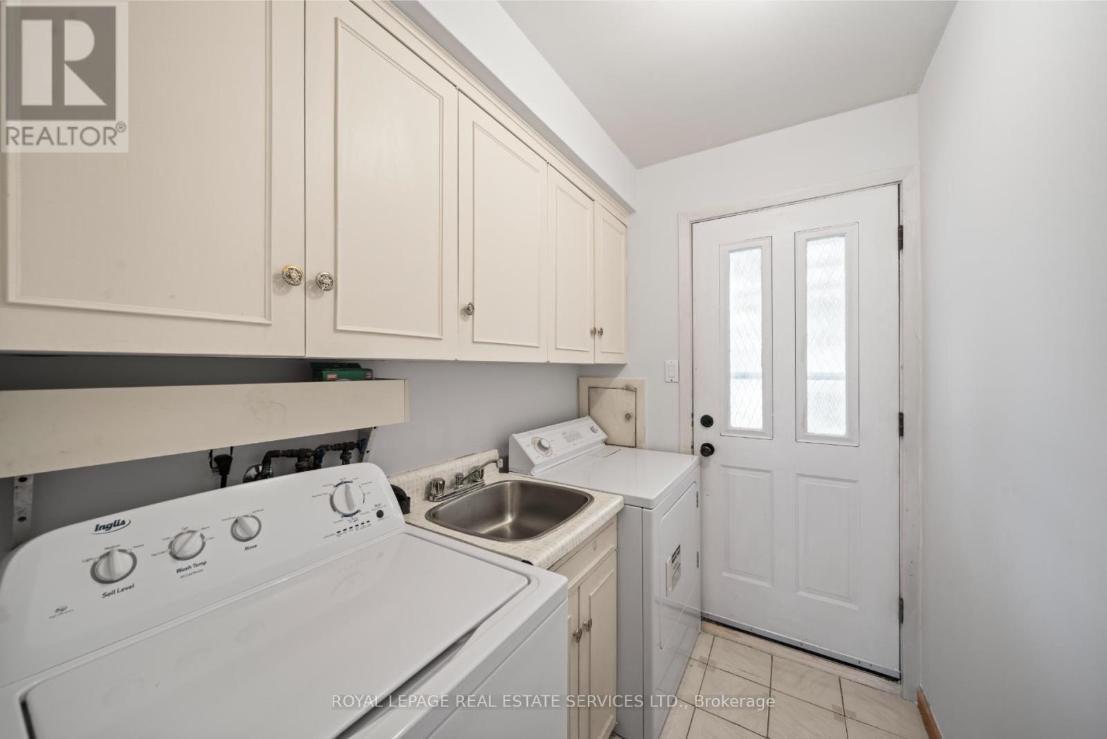 












3 ASHMILL COURT

,
Toronto,




Ontario
M9A4T7

