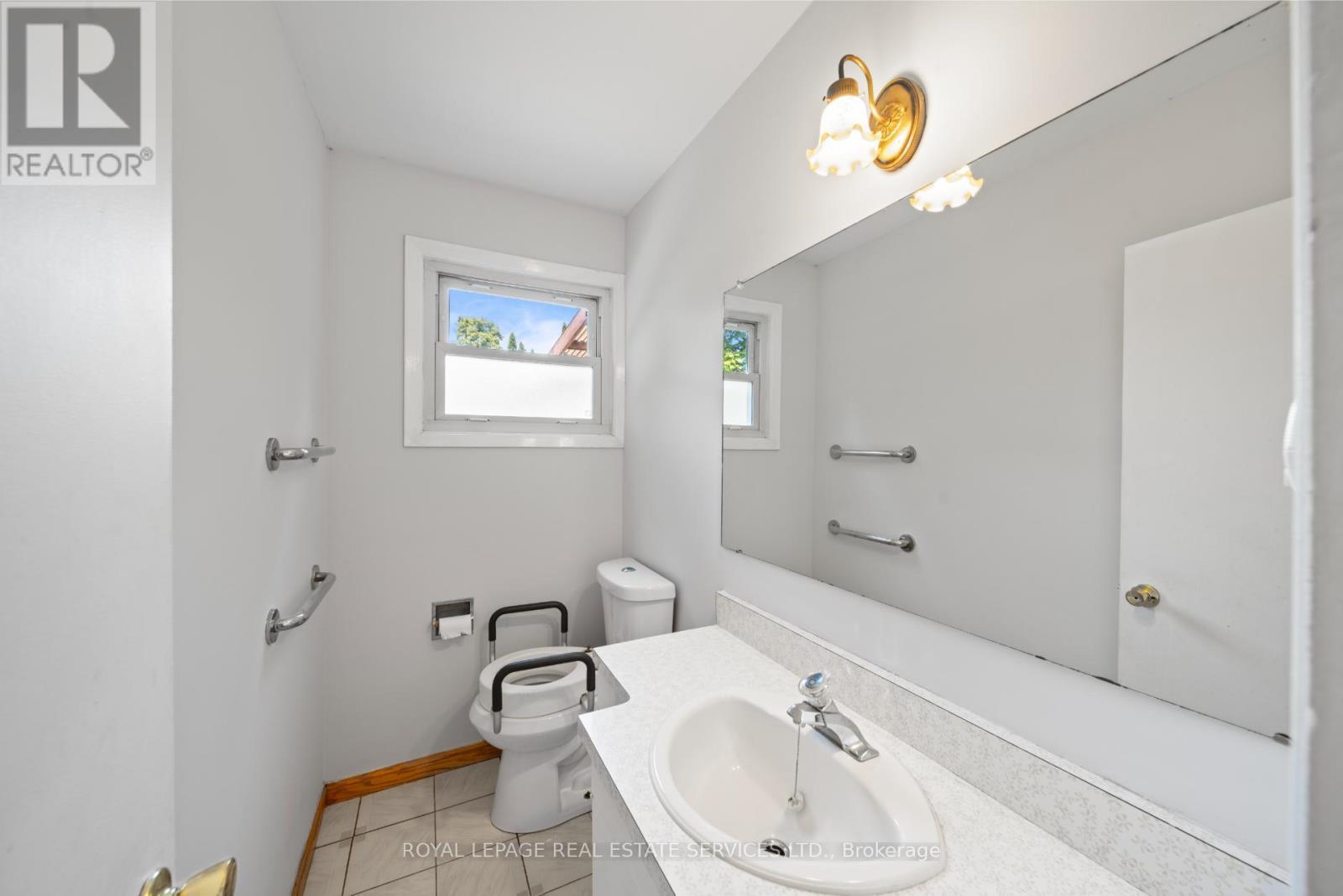 












3 ASHMILL COURT

,
Toronto,




Ontario
M9A4T7

