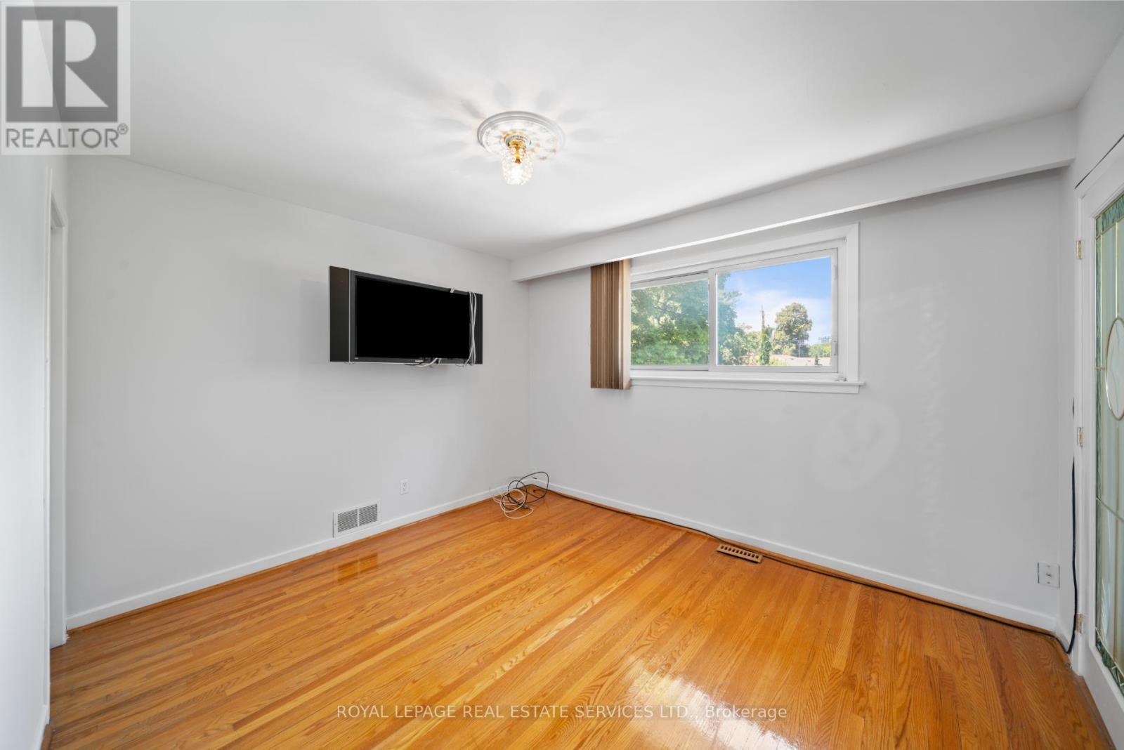 












3 ASHMILL COURT

,
Toronto,




Ontario
M9A4T7

