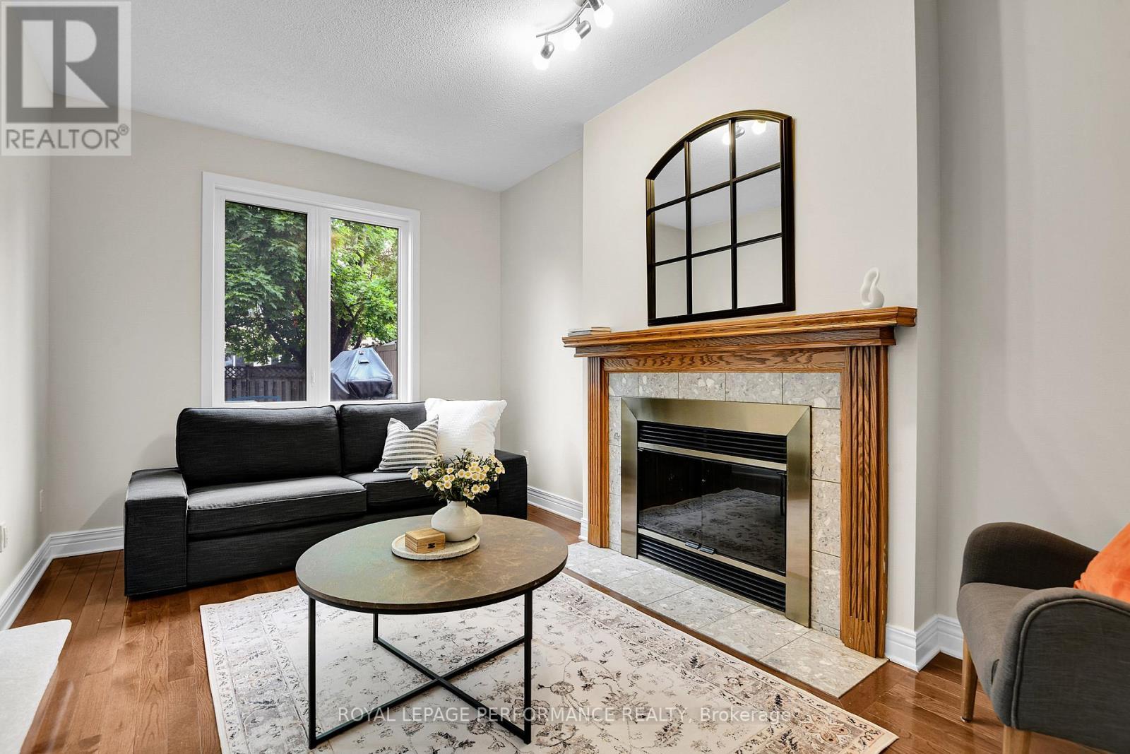 












8 MASONBROOK STREET

,
Ottawa,




Ontario
K2J4C4

