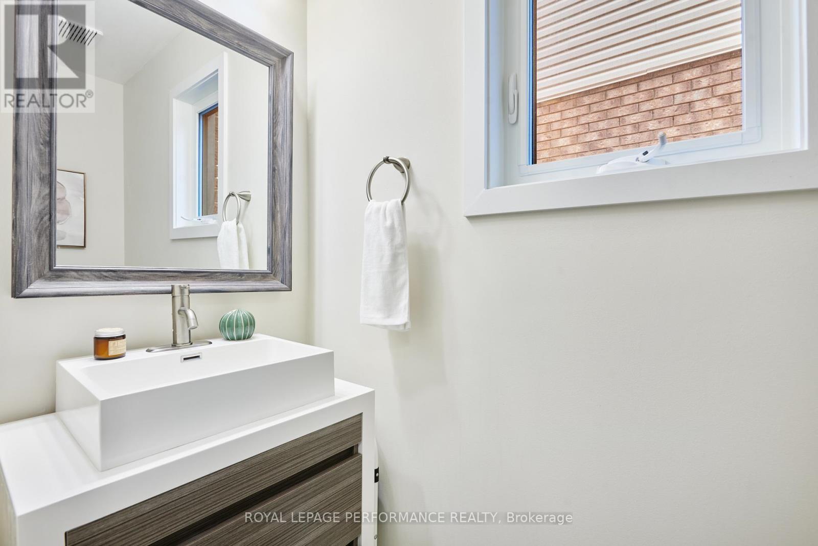 












8 MASONBROOK STREET

,
Ottawa,




Ontario
K2J4C4


