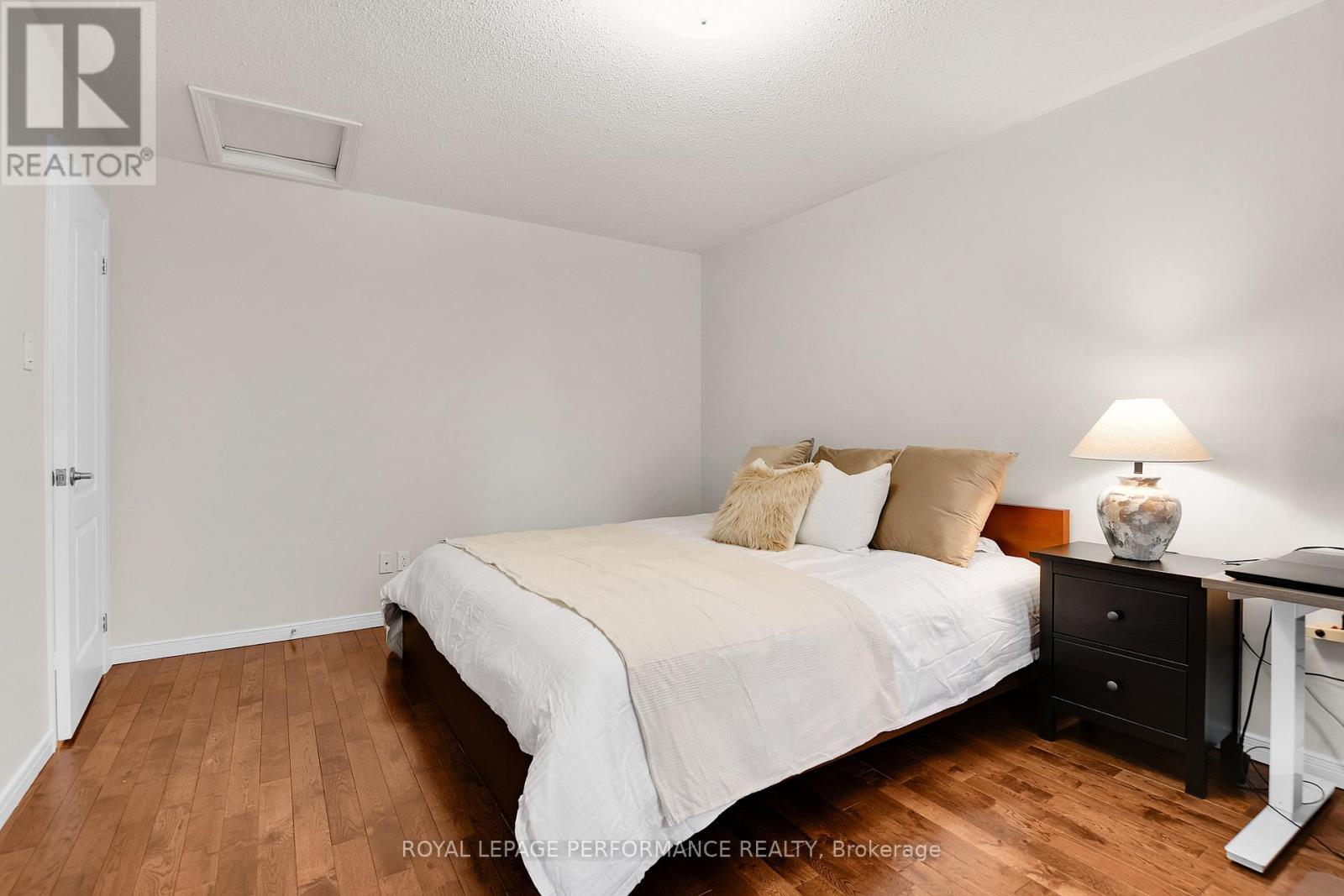 












8 MASONBROOK STREET

,
Ottawa,




Ontario
K2J4C4

