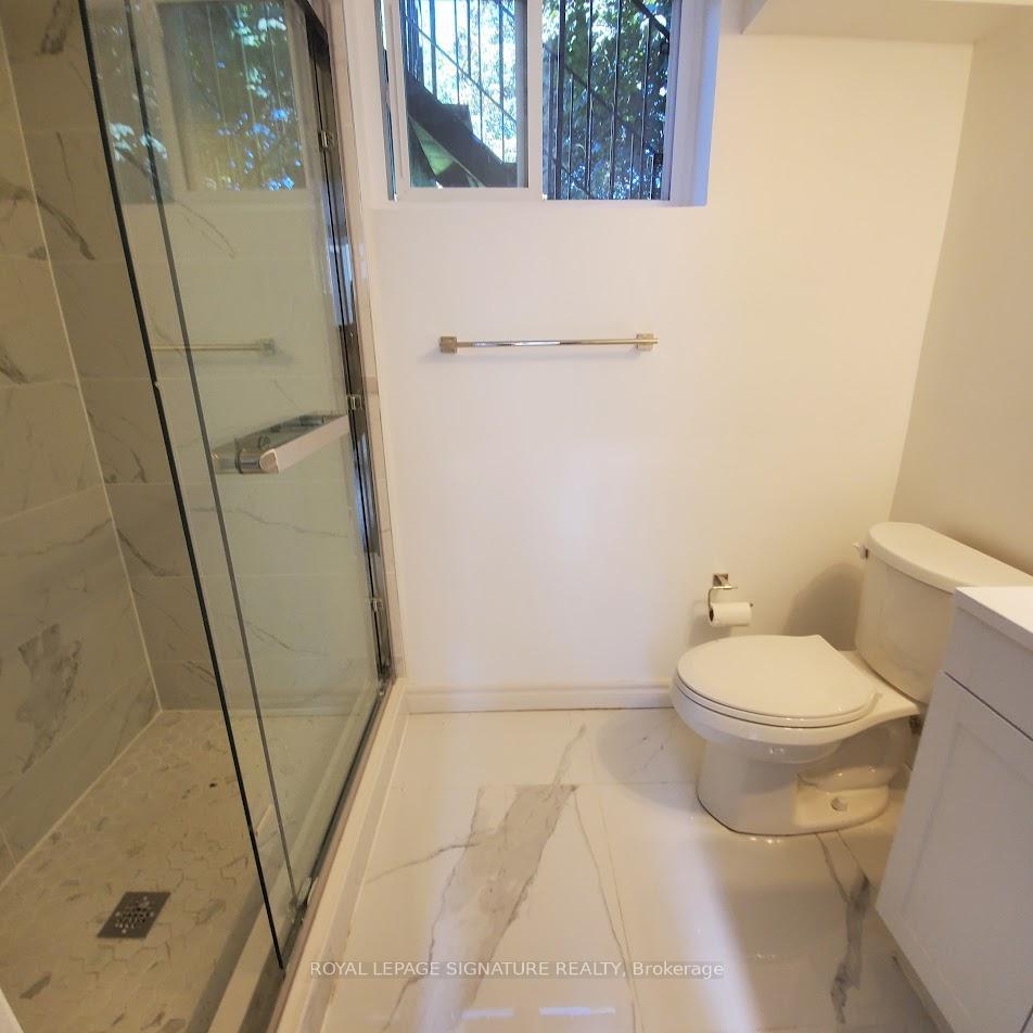 









406


Tamarack

Drive, Main,
Waterloo,




ON
N2L 4G6

