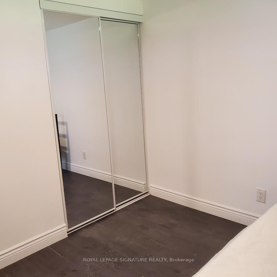 









406


Tamarack

Drive, Main,
Waterloo,




ON
N2L 4G6

