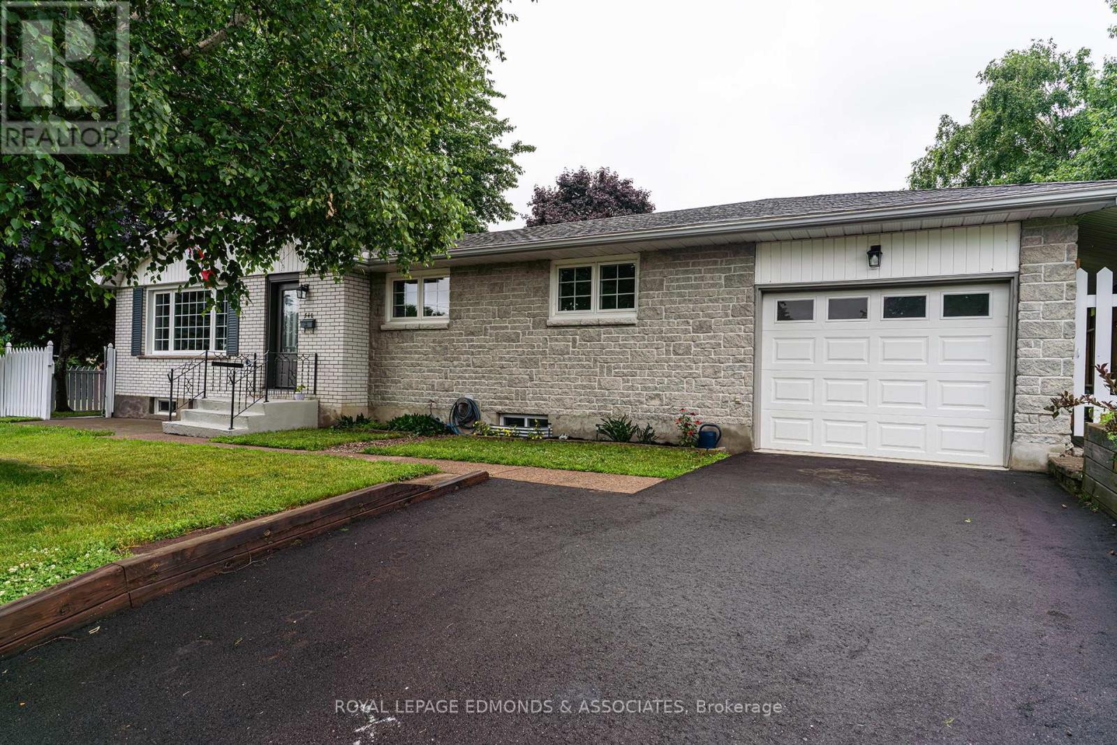 












540 ESTHER STREET

,
Pembroke,




Ontario
K8A3E9


