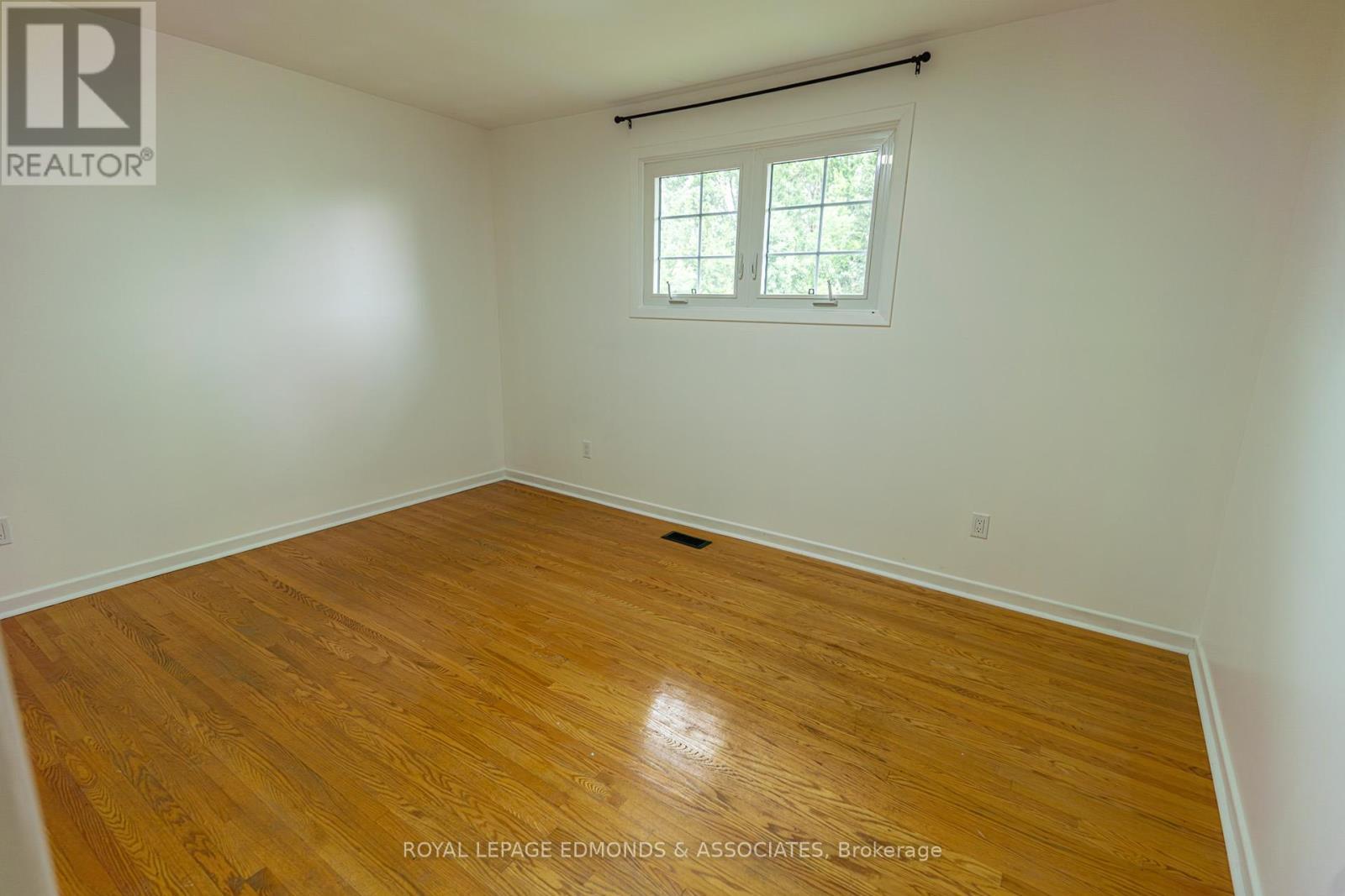 












540 ESTHER STREET

,
Pembroke,




Ontario
K8A3E9

