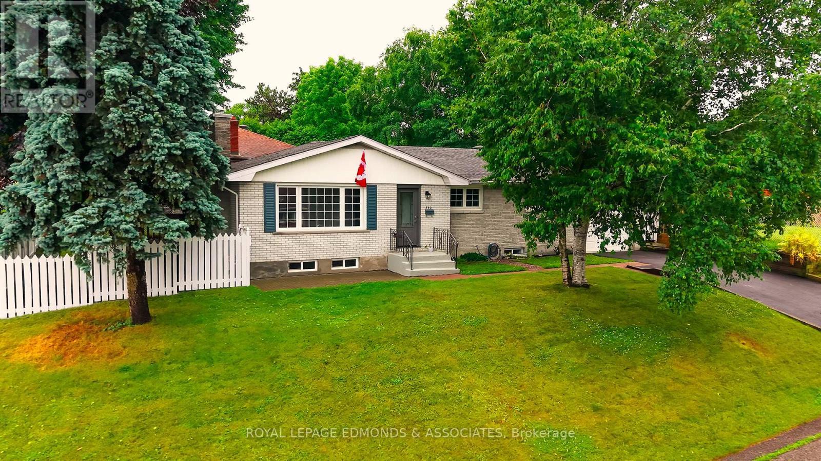 












540 ESTHER STREET

,
Pembroke,




Ontario
K8A3E9

