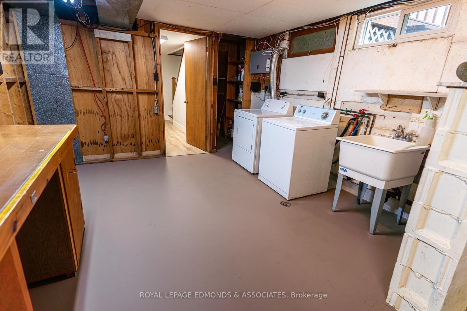












540 ESTHER STREET

,
Pembroke,




Ontario
K8A3E9

