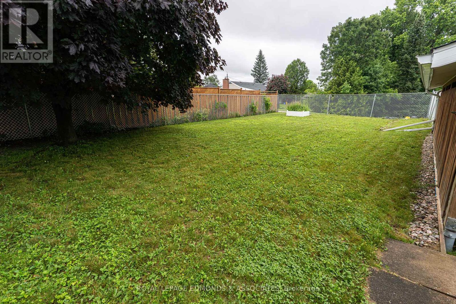 












540 ESTHER STREET

,
Pembroke,




Ontario
K8A3E9


