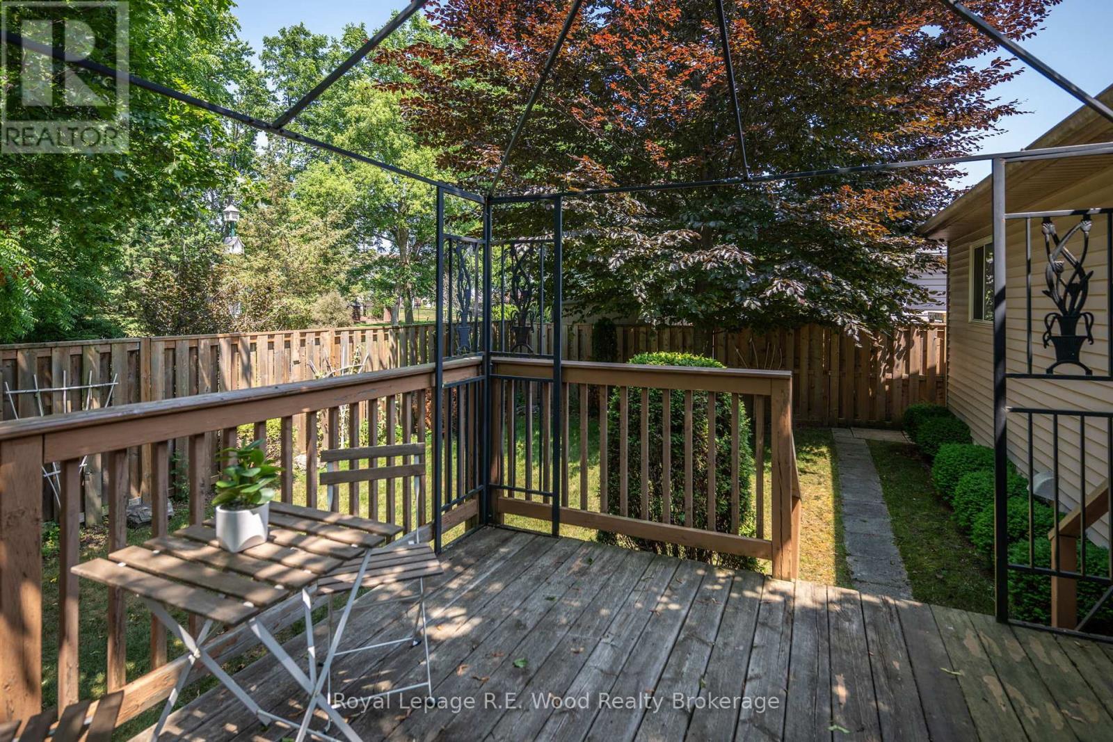 












9 ALEXANDER DRIVE

,
Aylmer,




Ontario
N5H3G4

