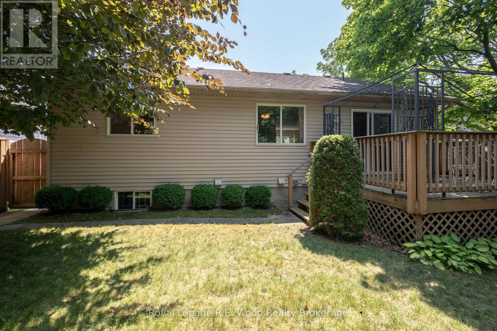 












9 ALEXANDER DRIVE

,
Aylmer,




Ontario
N5H3G4

