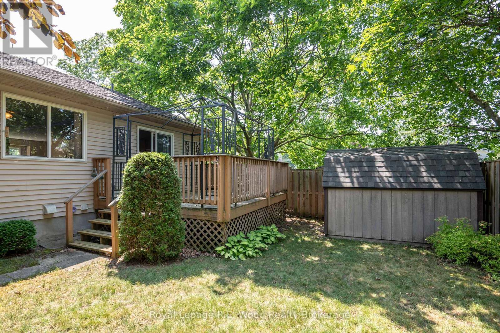












9 ALEXANDER DRIVE

,
Aylmer,




Ontario
N5H3G4

