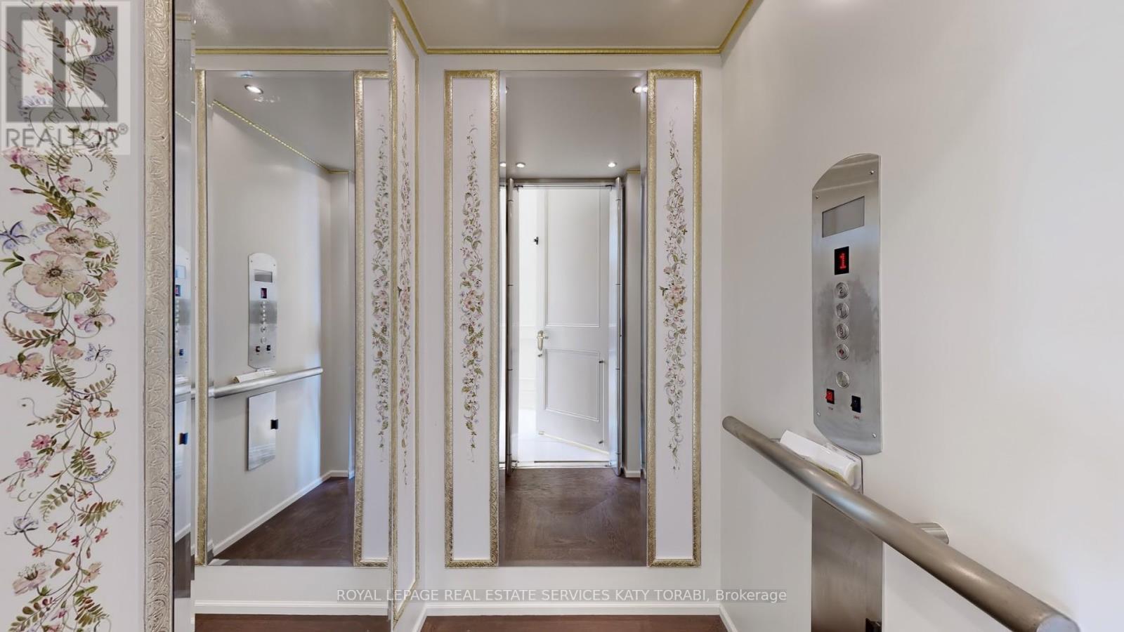 












8 HIGH POINT ROAD

,
Toronto,




Ontario
M3B2A4

