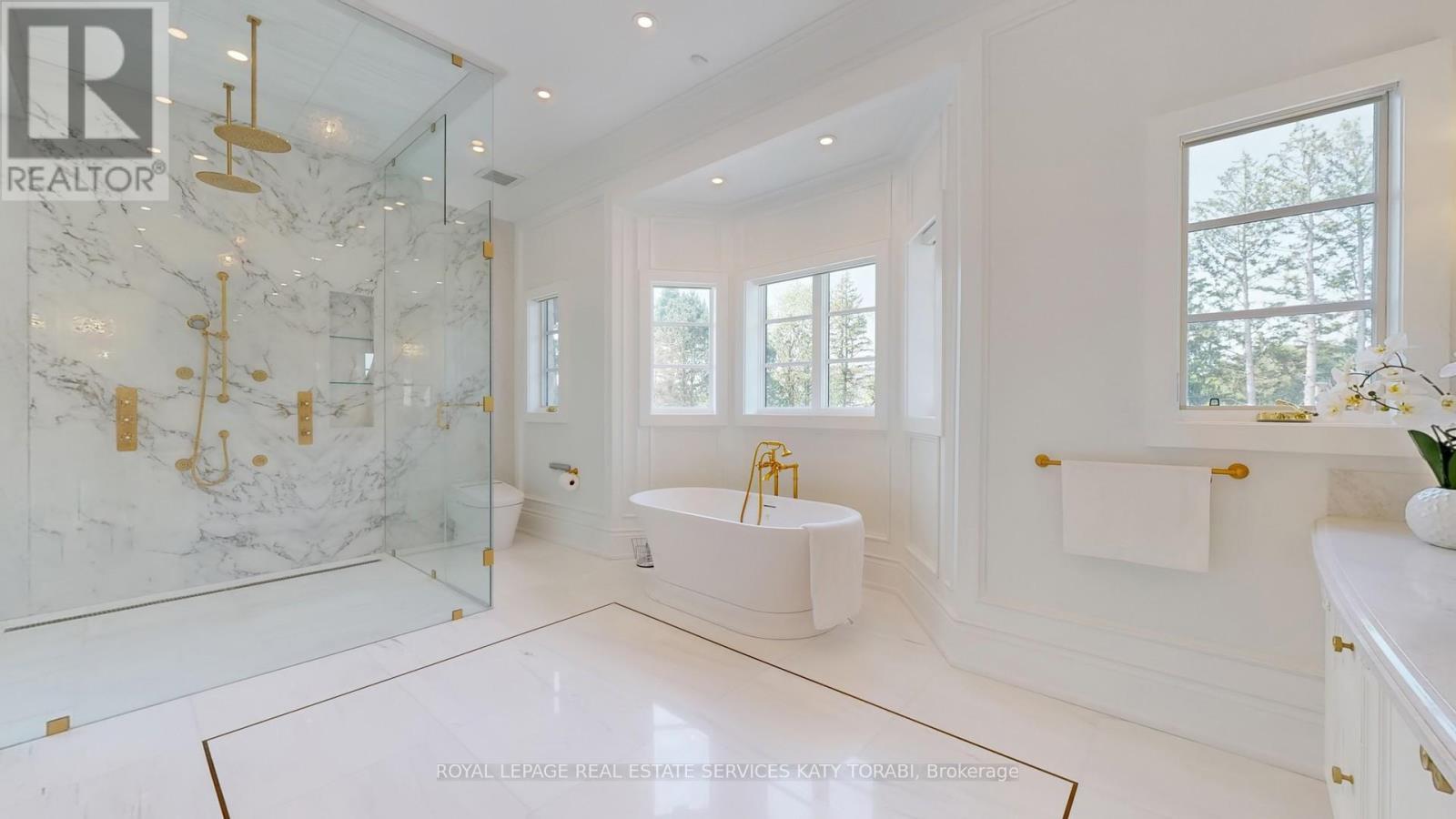












8 HIGH POINT ROAD

,
Toronto,




Ontario
M3B2A4

