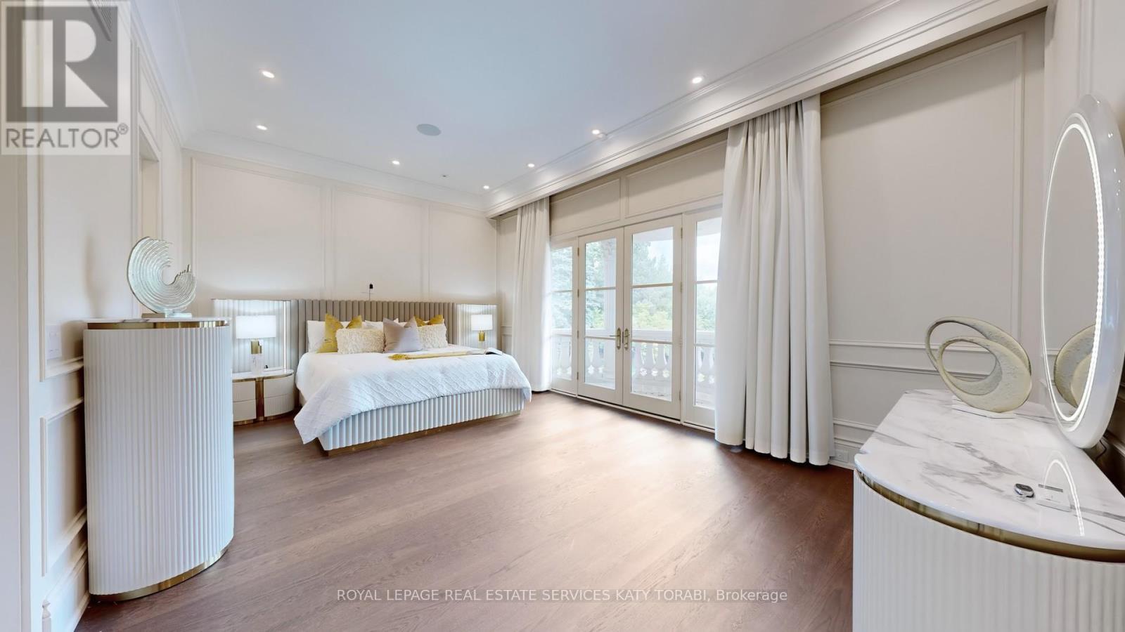 












8 HIGH POINT ROAD

,
Toronto,




Ontario
M3B2A4

