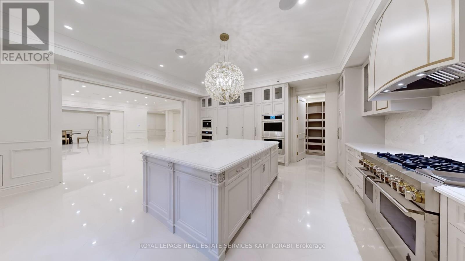 












8 HIGH POINT ROAD

,
Toronto,




Ontario
M3B2A4

