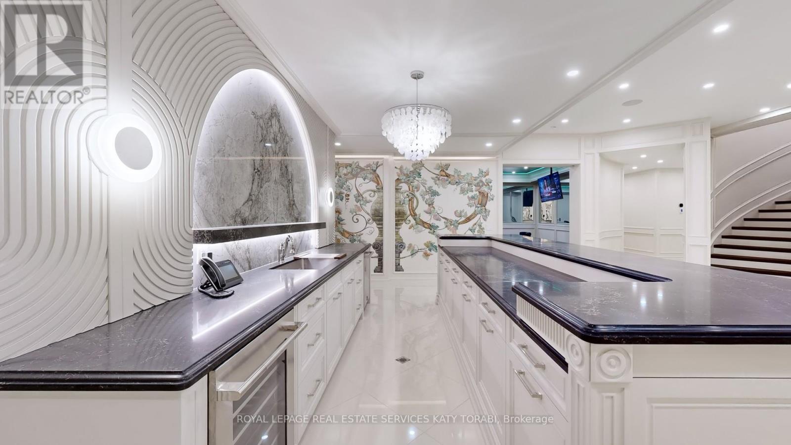 












8 HIGH POINT ROAD

,
Toronto,




Ontario
M3B2A4

