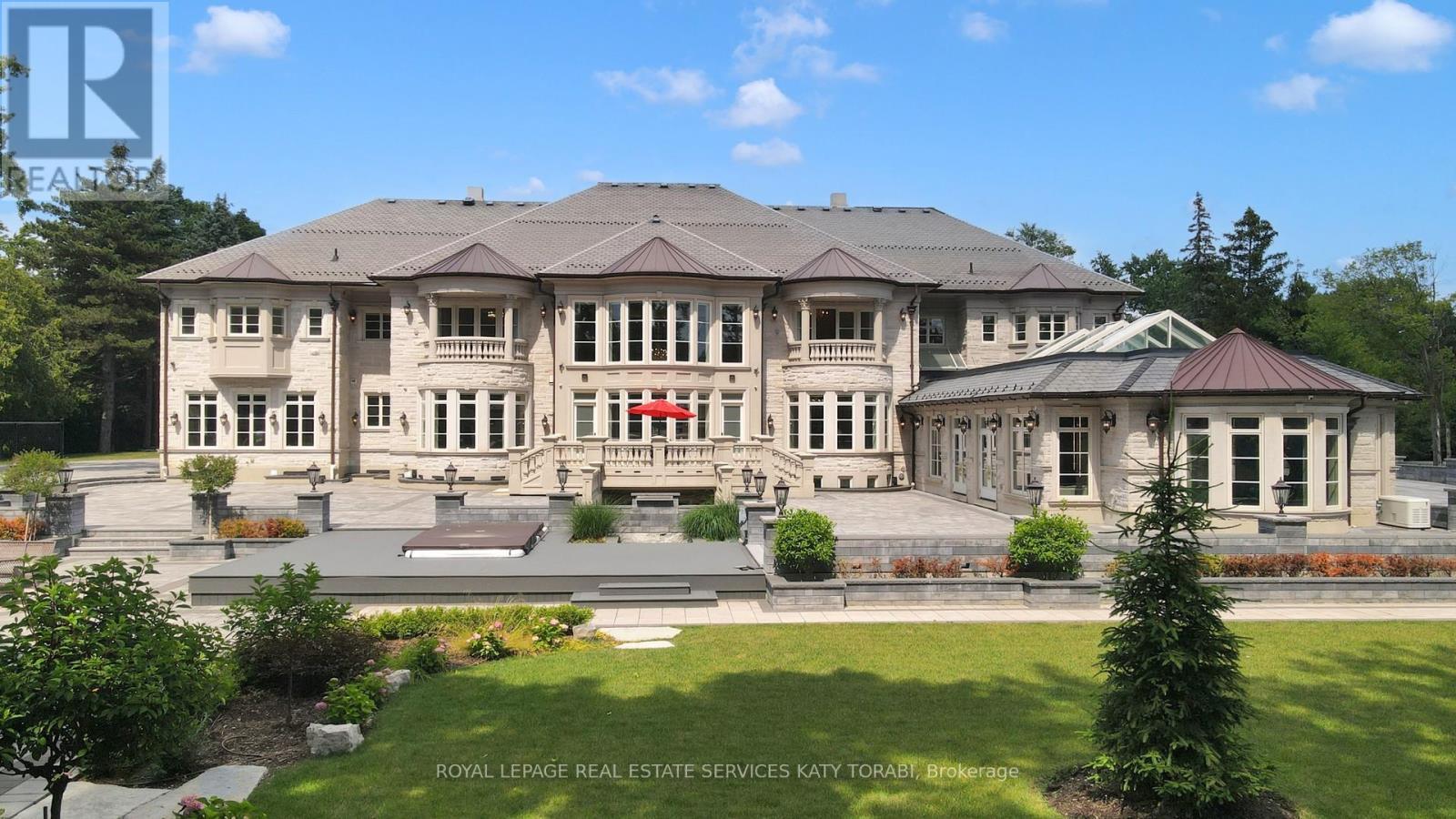 












8 HIGH POINT ROAD

,
Toronto,




Ontario
M3B2A4

