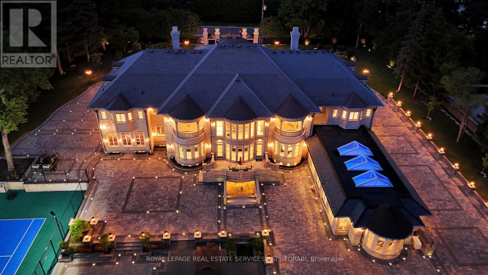 












8 HIGH POINT ROAD

,
Toronto,




Ontario
M3B2A4

