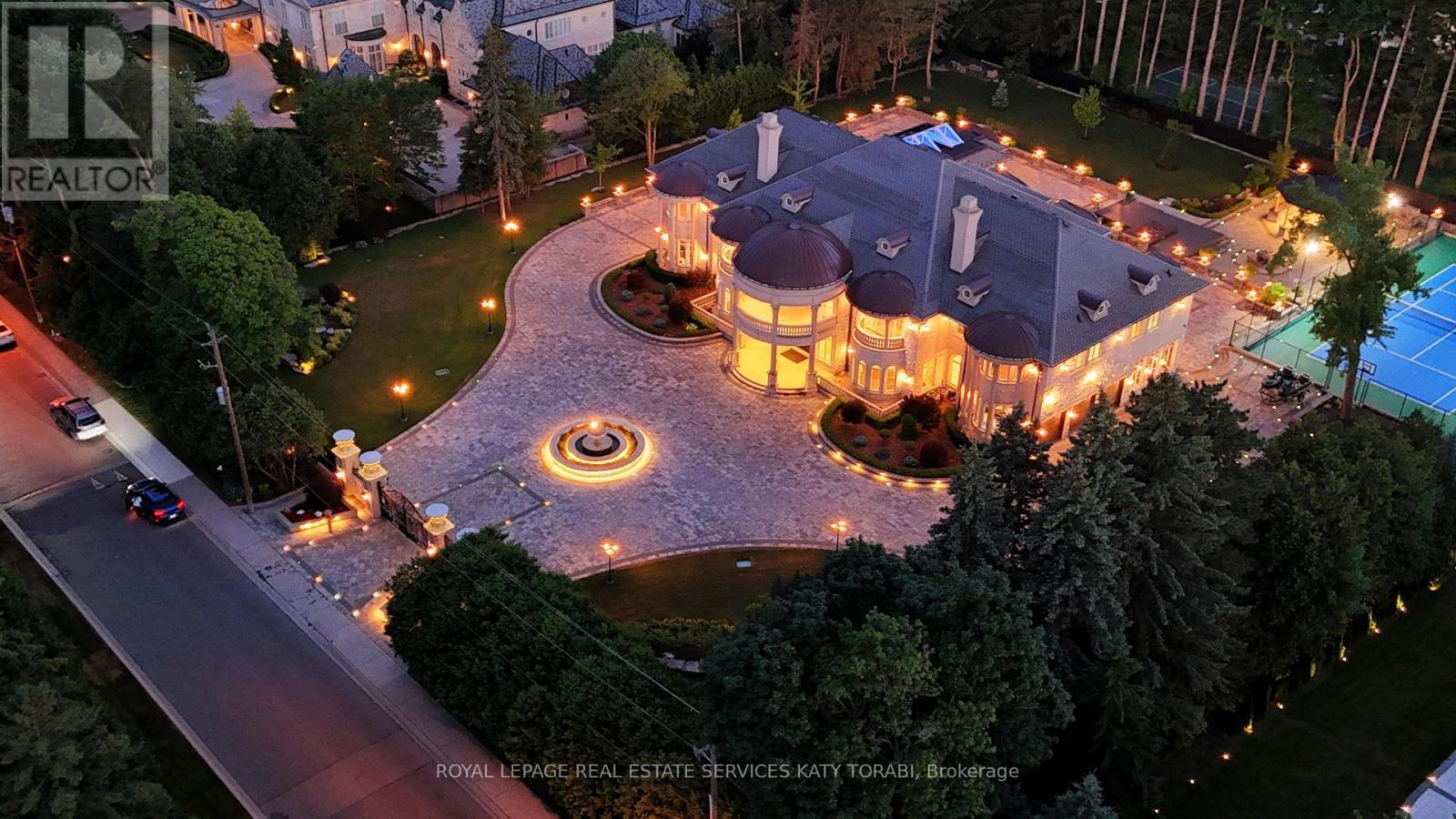 












8 HIGH POINT ROAD

,
Toronto,




Ontario
M3B2A4

