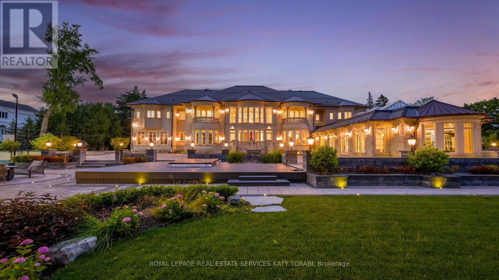












8 HIGH POINT ROAD

,
Toronto,




Ontario
M3B2A4

