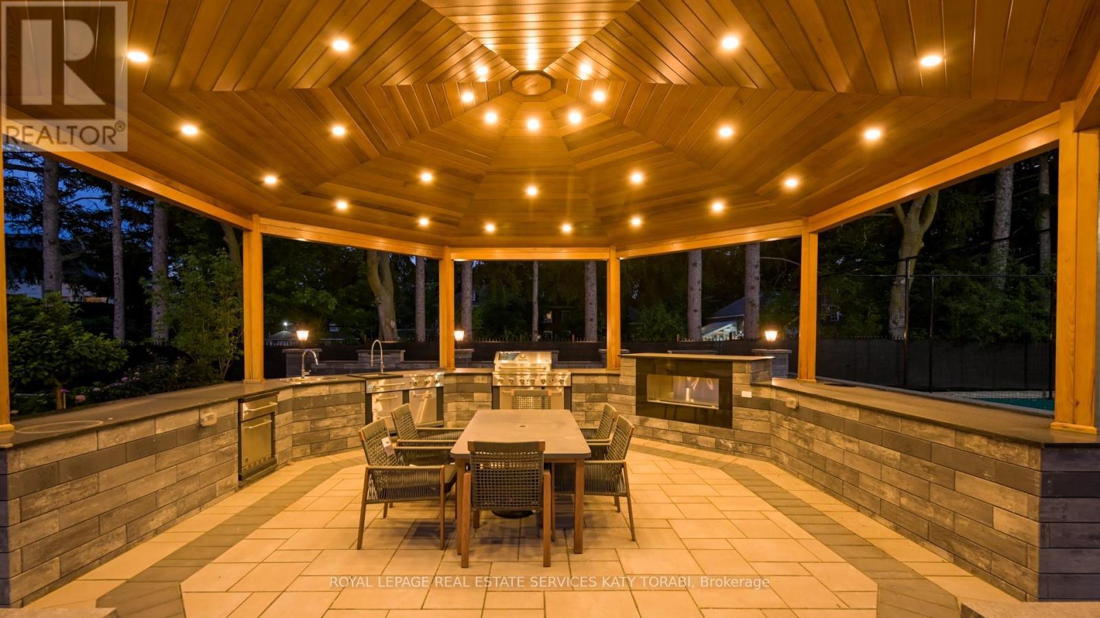 












8 HIGH POINT ROAD

,
Toronto,




Ontario
M3B2A4

