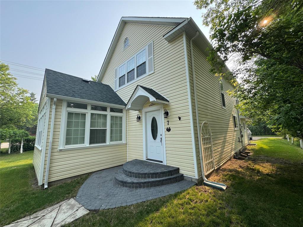 












7 GLENWOOD Street S

,
Souris,




Manitoba
R0K2C0

