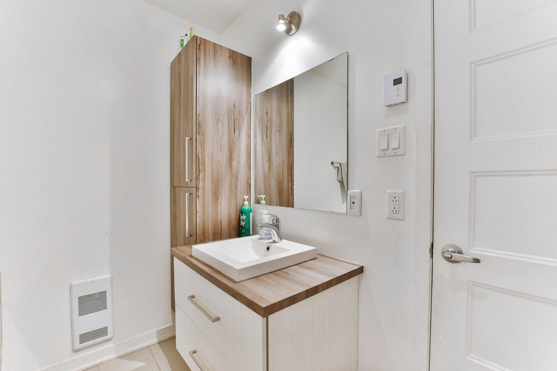 









199

 - 207


Boul. de Terrebonne

,
Terrebonne (Terrebonne),




QC
J6W6H7

