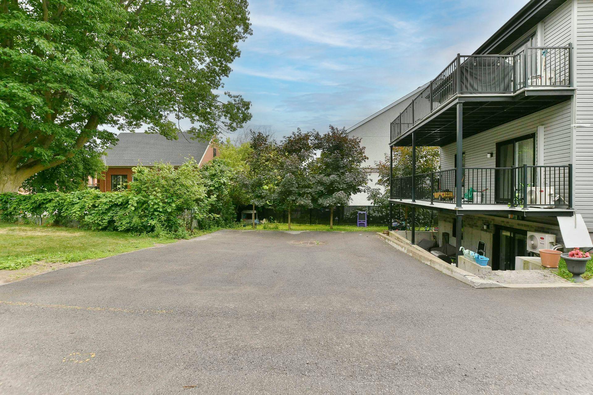 









199

 - 207


Boul. de Terrebonne

,
Terrebonne (Terrebonne),




QC
J6W6H7

