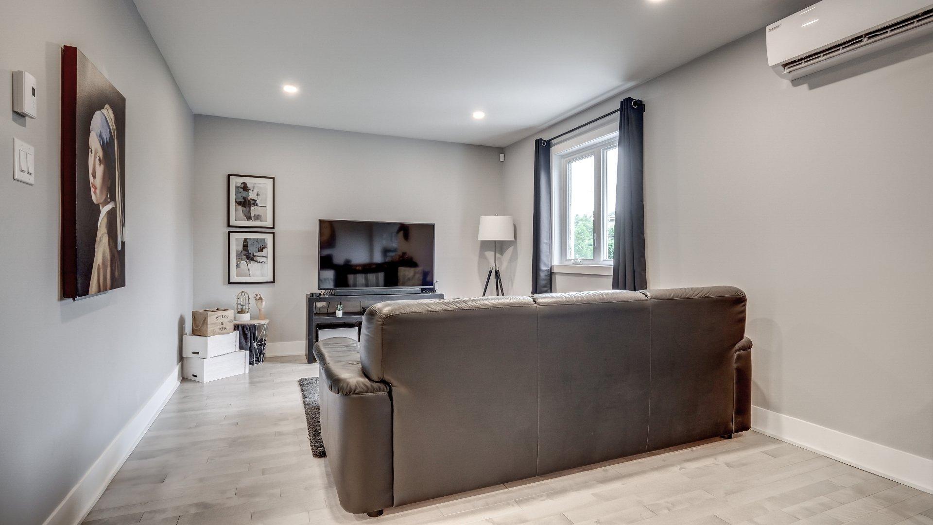 









222


Rue Blain

, 201,
Mont-Saint-Hilaire,




QC
J3H3B3

