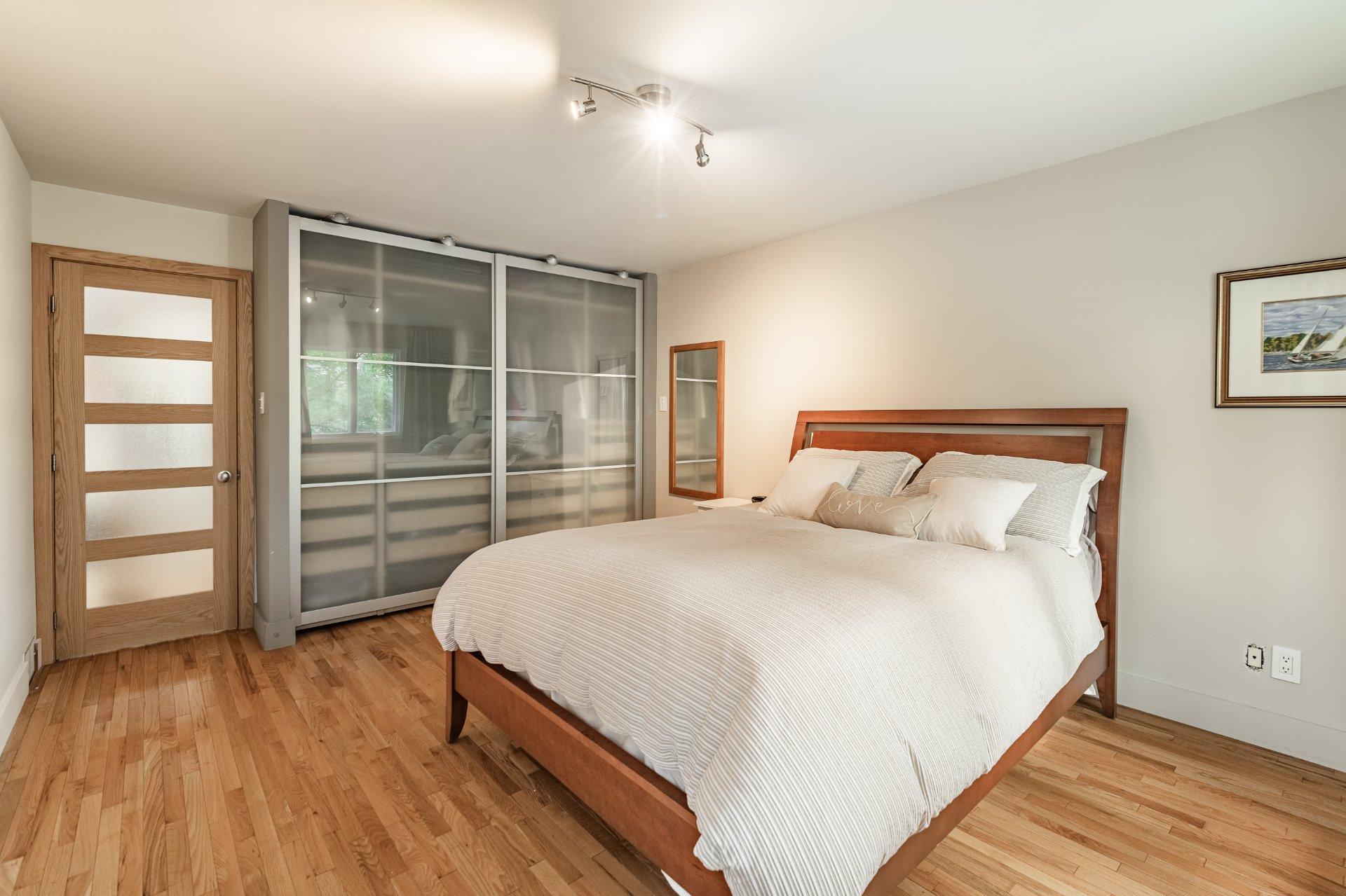 









355


Rue Corot

,
Montréal (Verdun/Île-des-Soeurs),




QC
H3E1K8

