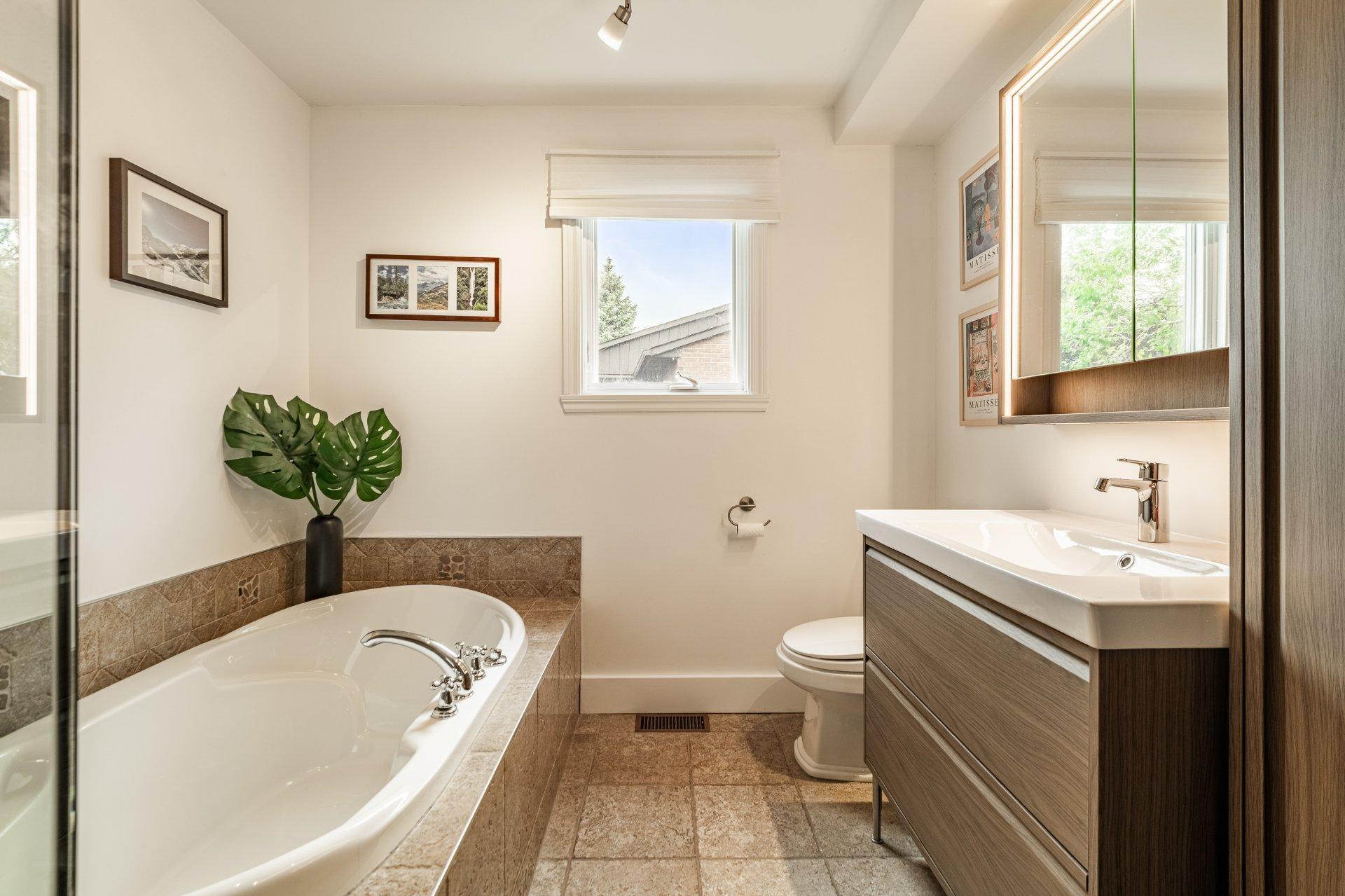 









355


Rue Corot

,
Montréal (Verdun/Île-des-Soeurs),




QC
H3E1K8

