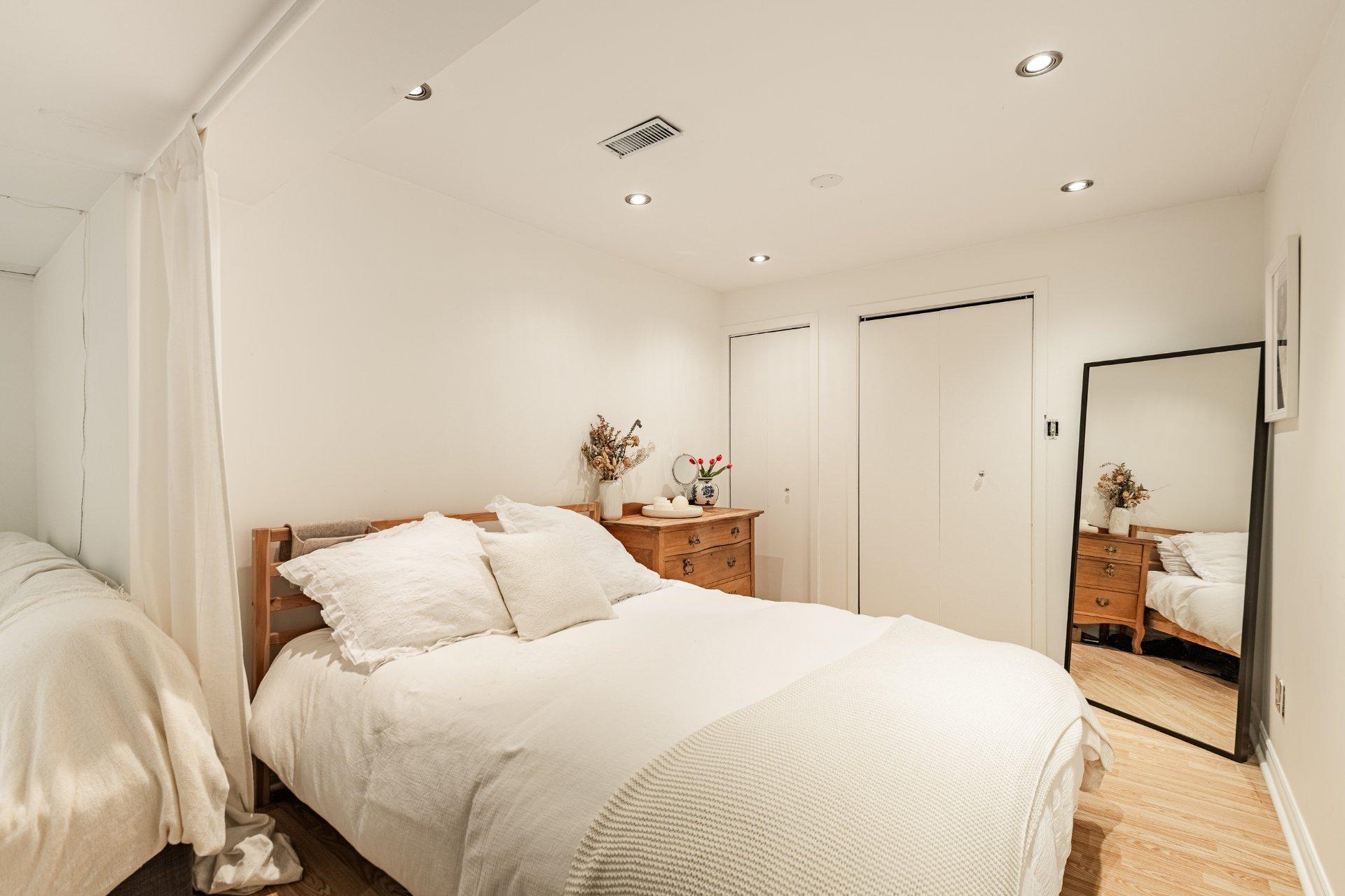 









355


Rue Corot

,
Montréal (Verdun/Île-des-Soeurs),




QC
H3E1K8

