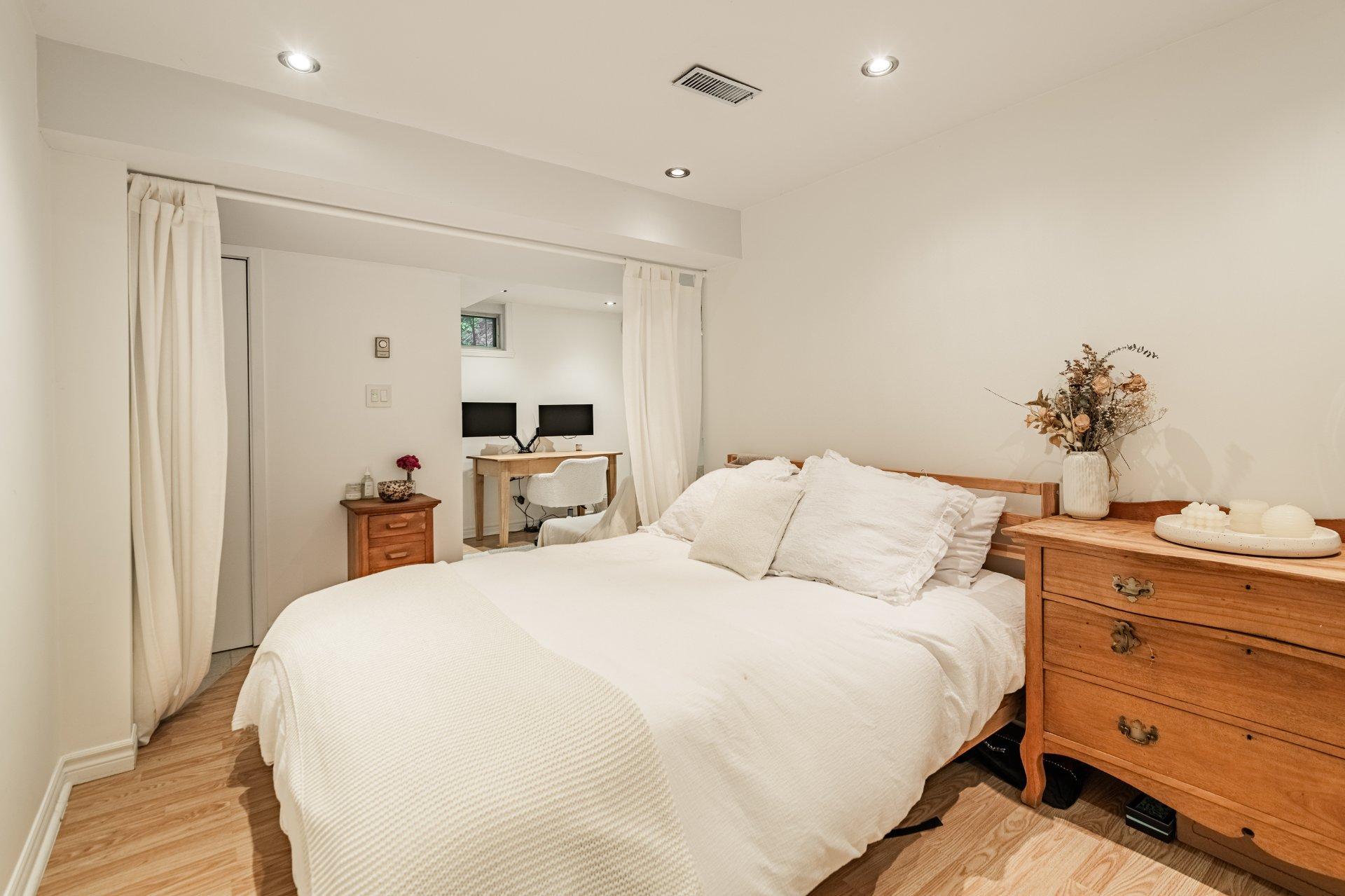 









355


Rue Corot

,
Montréal (Verdun/Île-des-Soeurs),




QC
H3E1K8


