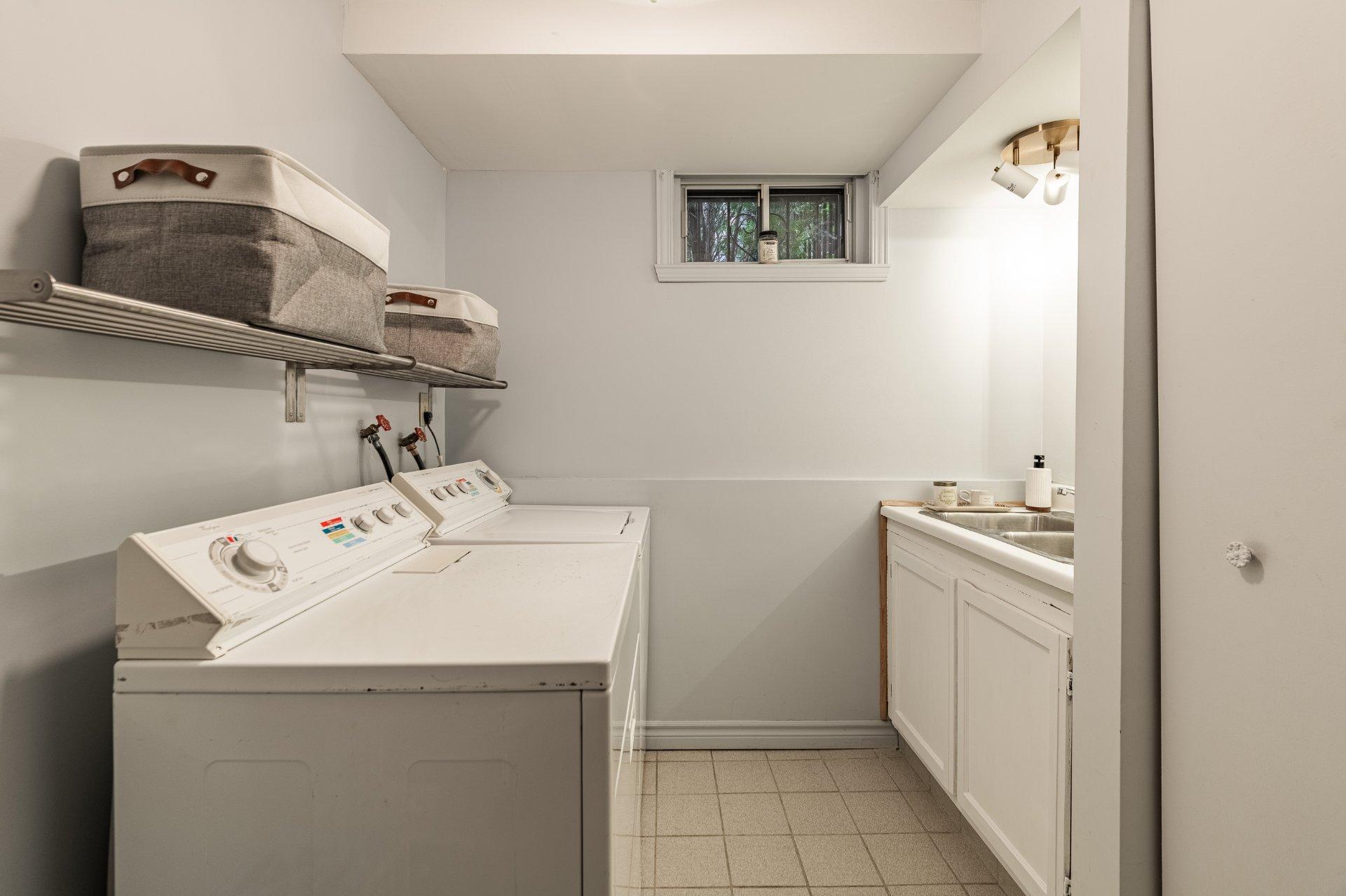 









355


Rue Corot

,
Montréal (Verdun/Île-des-Soeurs),




QC
H3E1K8

