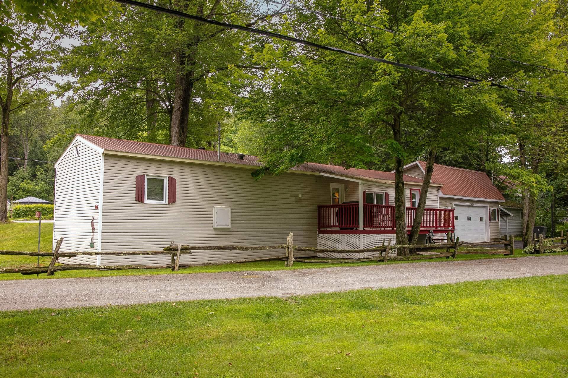 









100

 - 103


Ch. de la Rive

,
Compton,




QC
J0B1L0

