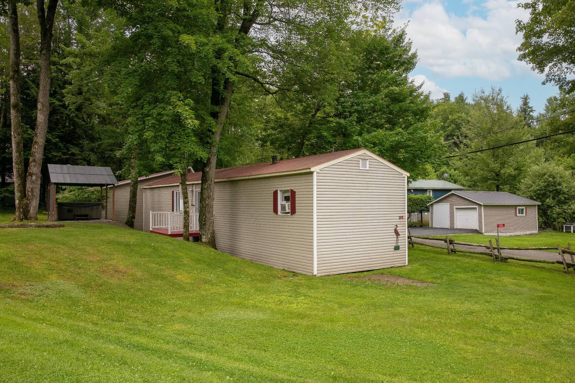 









100

 - 103


Ch. de la Rive

,
Compton,




QC
J0B1L0

