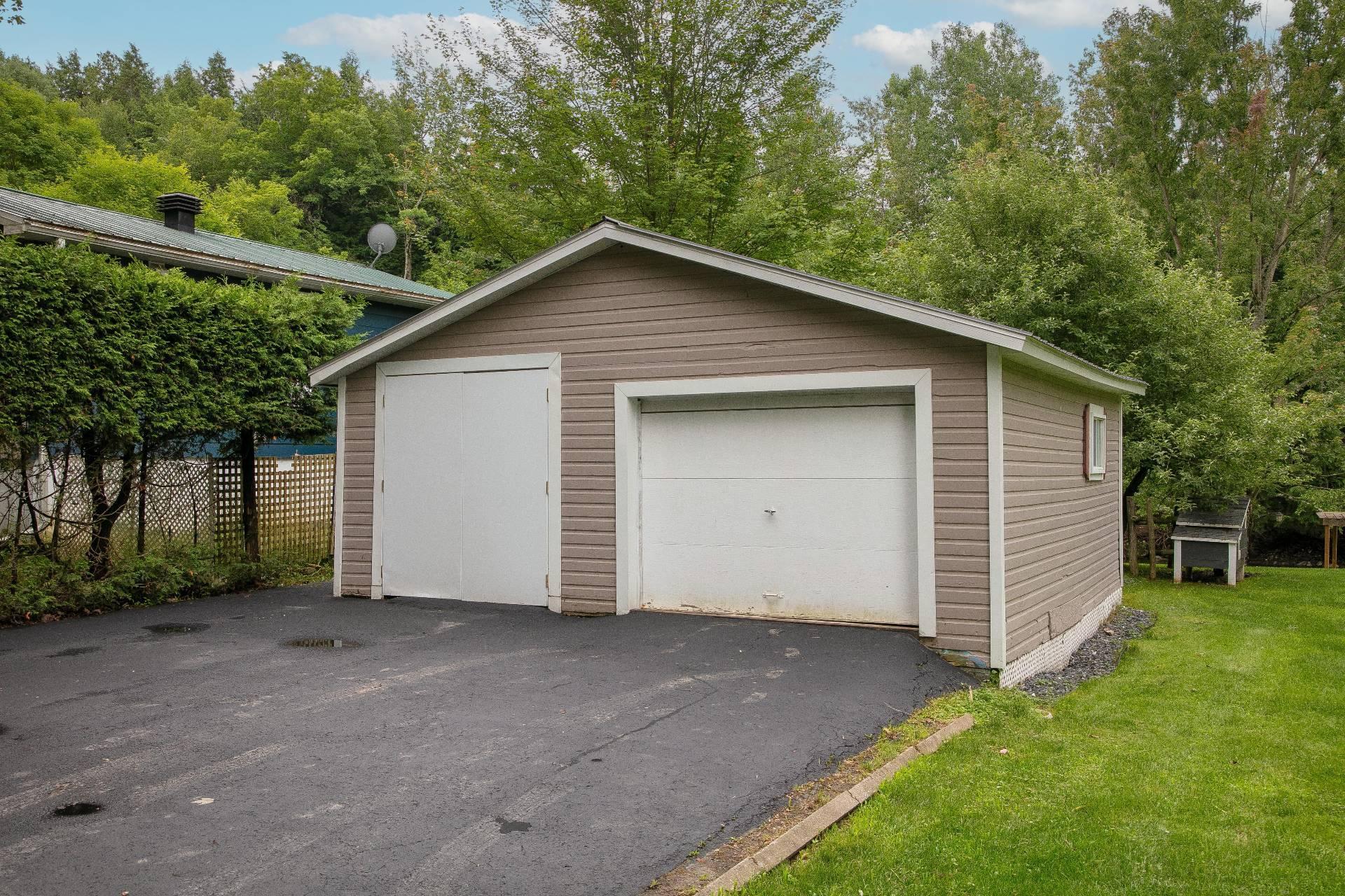 









100

 - 103


Ch. de la Rive

,
Compton,




QC
J0B1L0

