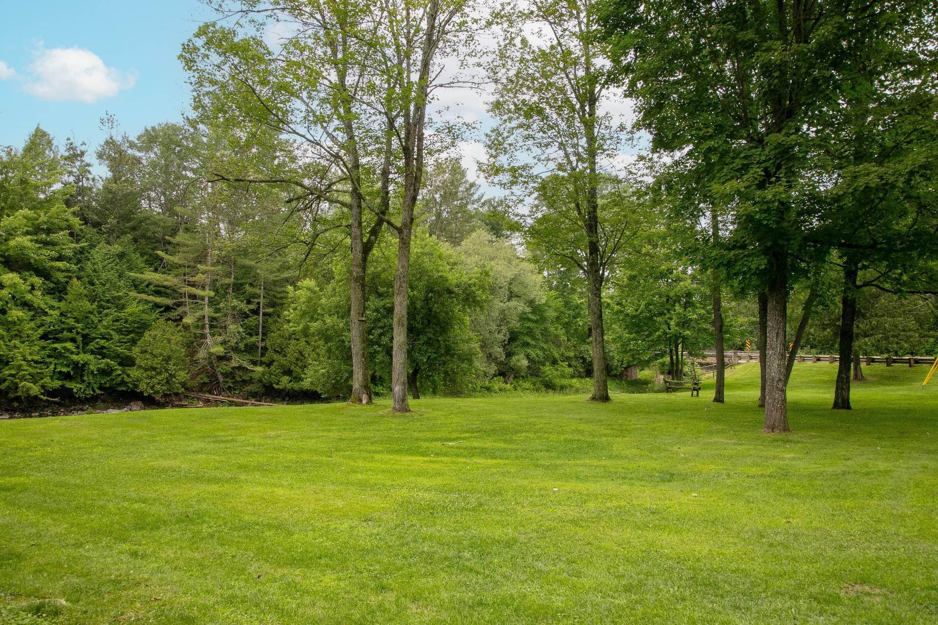 









100

 - 103


Ch. de la Rive

,
Compton,




QC
J0B1L0

