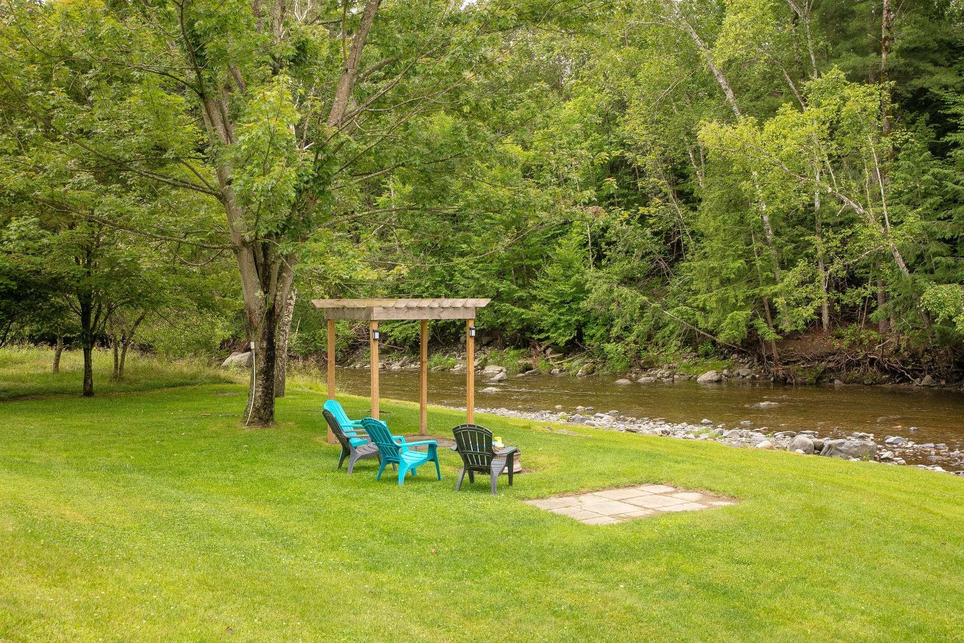 









100

 - 103


Ch. de la Rive

,
Compton,




QC
J0B1L0

