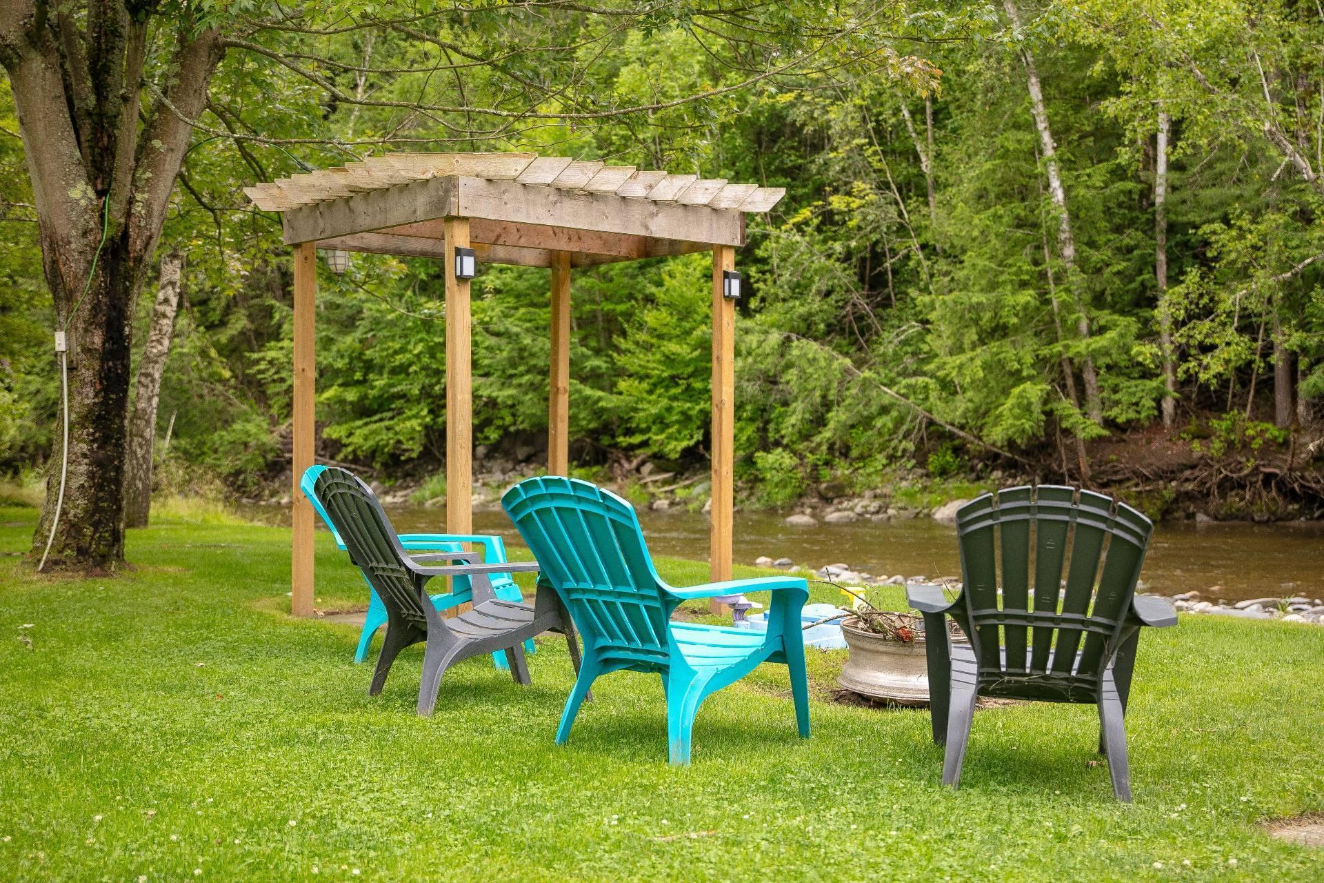 









100

 - 103


Ch. de la Rive

,
Compton,




QC
J0B1L0

