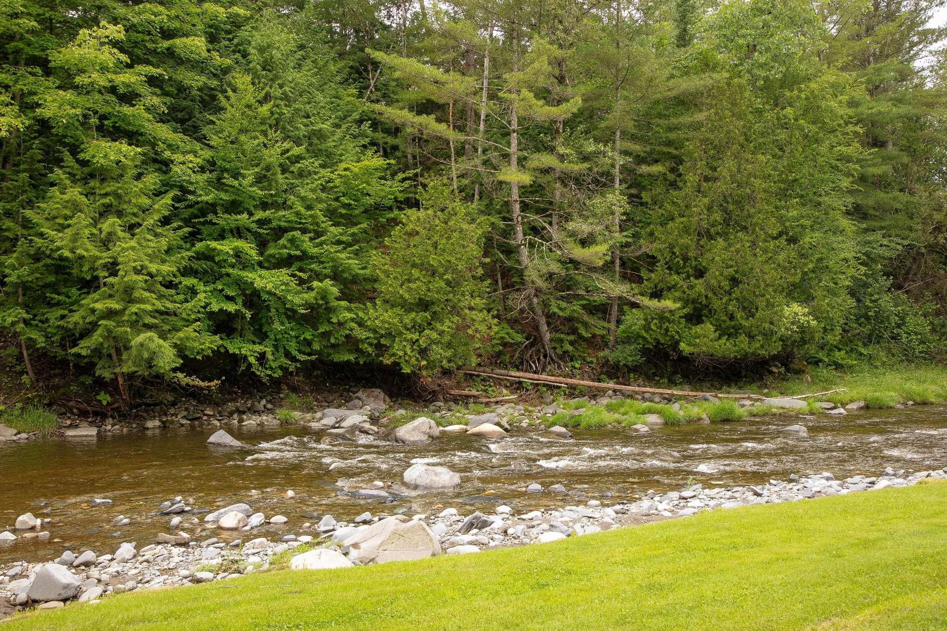 









100

 - 103


Ch. de la Rive

,
Compton,




QC
J0B1L0

